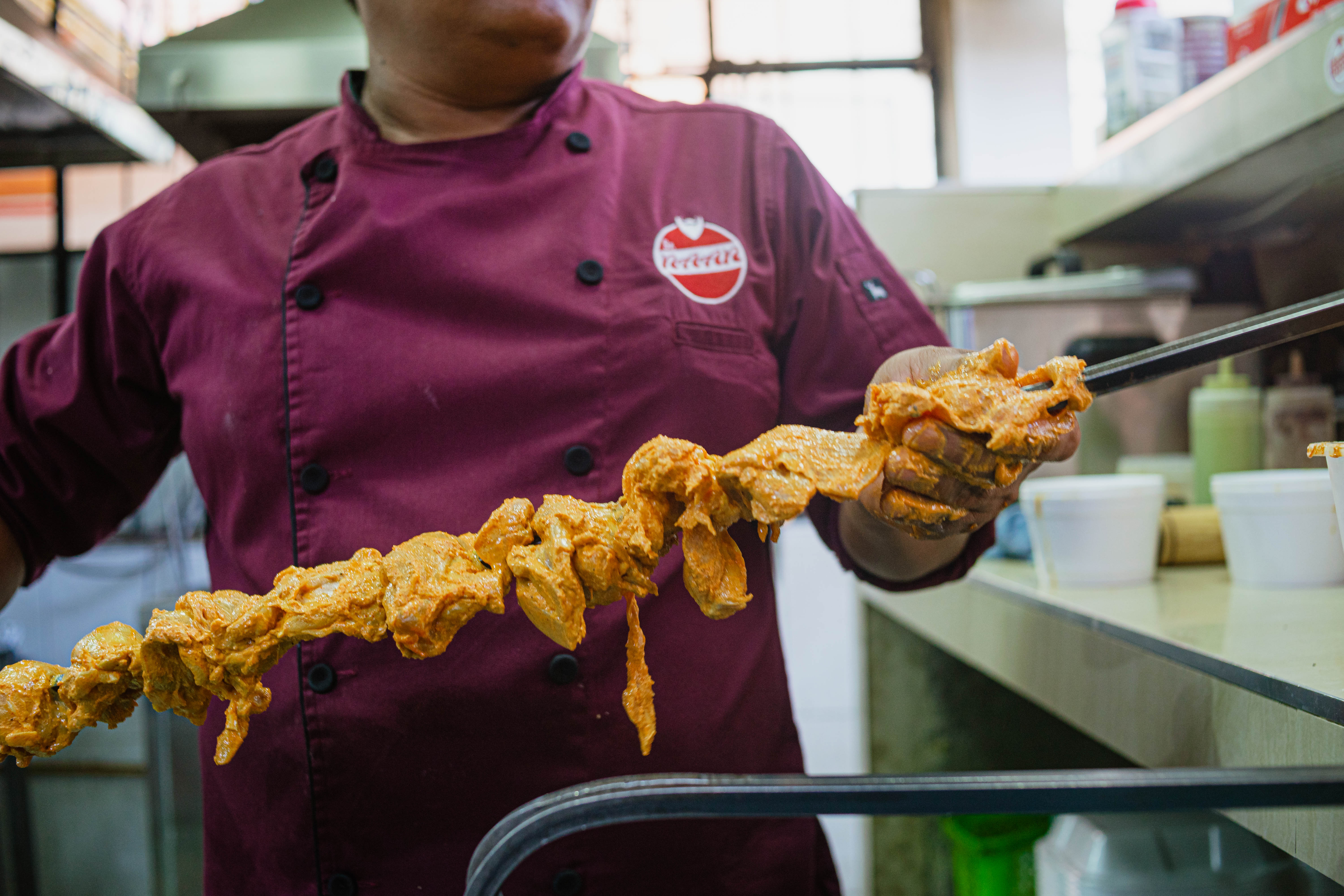 El primer fuego ceremonial del horno Tandoor